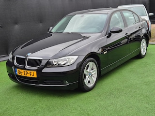 BMW 320i AUTOMAAT LEDER NAP!