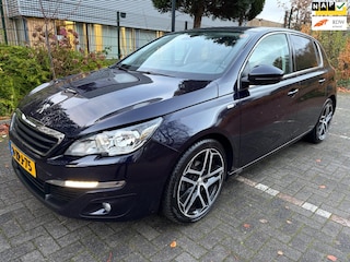 Peugeot 308 1.2 PureTech Style / Navi / PDC / LED