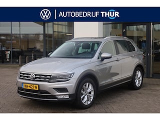 Volkswagen Tiguan 2.0 TSI 4Motion Highline NL auto 1e eigenaar nieuw door ons geleverd en onderhouden panoramadak spiegel pakket stoelverwarming wegklapbare trekhaak LED plus digital cockpit 18" LMV thuiskomer reservewiel elektrische achterklep