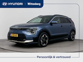 Kia Niro DYNAMICPLUSLINE 64.8 kWh | TREKHAAK | NAVI | CLIMA | CRUISE | CAMERA | OPEN DAK | STUUR- & STOELVERWARMING | LEDER | ELEKTRISCHE ACHTERKLEP | 17'' LM VELGEN | FABRIEKSGARANTIE GELDIG T/M 5-2030! | PRIVACY GLASS |
