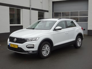 Volkswagen T-Roc 1.5 TSI Style Airco, navigatie, carplay, trekhaak, licht metalen velgen, parkeersensoren, automaat, enz.