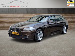 BMW 5-serie Touring 520i Executive * M-PAKKET * LEER * SPORT STOELEN * ZWARTE HEMEL BEKLEDING *