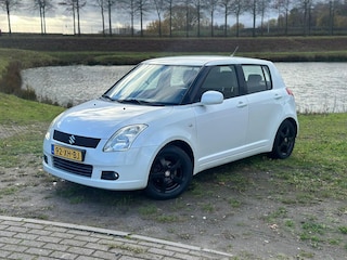 Suzuki Swift 1.3 Shogun (NIEUWE APK, LEDER, STOELVERWARMING, AIRCO, MULTIMEDIA, 5-DEURS, NL-AUTO)