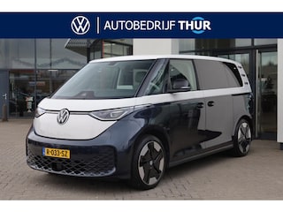 Volkswagen ID. Buzz Pro 8 Intro 77kWh 204PK / 150kW, Achteruitrijcamera (rear view), elektrisch uitklapbare trekhaak, DAB+, Lane Assist, adaptieve cruise control (acc), grootlichtassistent, 21'' LMV, draadloos telefoon opladen, geluidsimulator, verwarmbare vooruit, Apple Carplay & Android Auto, elektrisch verstel-, verwarm- en inklapbare buitenspiegels (spiegel pakket)
