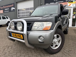Mitsubishi Pajero 3.2 Di-D GLX HR 4X4 in automaat met leer en trekhaak en airco en cruise controle