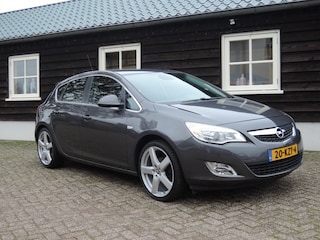 Opel Astra 1.4 TURBO COSMO