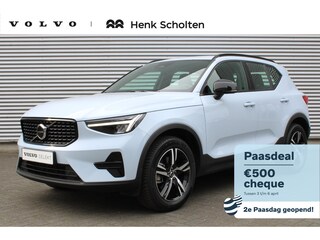 Volvo XC40 B4 Plus Dark | Trekhaak | Stoel- en Stuurverwarming | Adaptieve Cruise Control | Pilot Assist | Elektrische Voorstoelen | Achteruitrijcamera | Harman Kardon Audio