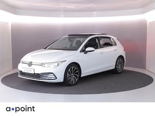 Volkswagen Golf 1.4 eHybrid Style 204 pk Automaat (DSG) | Navigatie | Panoramadak | Parkeersensoren (Park assist) | Achteruitrijcamera | Stoelverwarming | Head-up display |