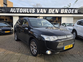 Mitsubishi Outlander 2.0 PHEV Executive Edition automaat/navi/clima/cruise control/trekhaak/lm velgen/achter camera/elec pakket/