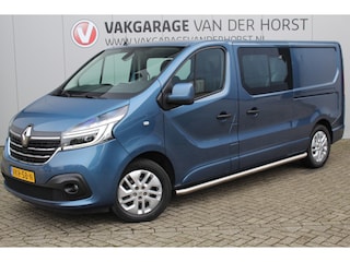 Renault Trafic 2.0-145pk dCi T29 L2H1 dubb. cabine Comfort. Erg nette Renault Trafic mèt dubbele cabine. Bijrijdersstoel, camera, LED verl., navigatie, tel. voorb., cruise control, airco, metallic lak, schuifdeur li+re, LM wielen, side bars, laadruimte betimmerd, trekhaak etc.
