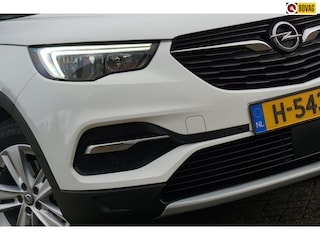 Opel Grandland X 1.2 Turbo Business Executive - Summit White - Panorama/Carplay/Clima