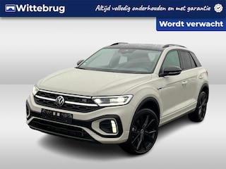 Volkswagen T-Roc 1.5 TSI 150PK DSG R-Line / Black Style / Massagestoel / IQ Light / Digital Cockpit Pro / Travel Assist  /  Achteruitrijcamera / Stuur & Stoelverwarming /