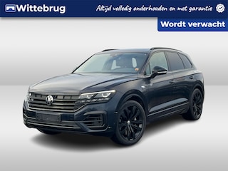 Volkswagen Touareg R 3.0 TSI 4MOTION 462pk DSG / Panorama dak / Luchtvering / Lederen bekleding / 21" LMV / 360 Camera / Navigatie Premium / Wegkl trekhaak