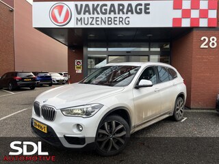 BMW X1 sDrive20i Executive X-Line // LED // LEDER // HEAD-UP DISPLAY // ELEK. ACHTERKLEP // NAVI // PDC V+A //