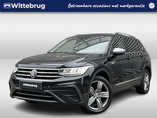 Volkswagen Tiguan 1.5 TSI 150PK DSG Life / 7 Persoons / Digitale Cockpit / Trekhaak / Achteruitrijcamera / Parkeersensoren V + A  /  Achterklep elektrisch / Lane Assist