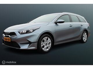 Kia Ceed Sportswagon 1.5 T-GDi 160 PK 4 cilinder DynamicLine, 1400KG Trekgewicht, Clima, Cruise, Navi, App connect, Pdc + Camera, Lmv, All season banden