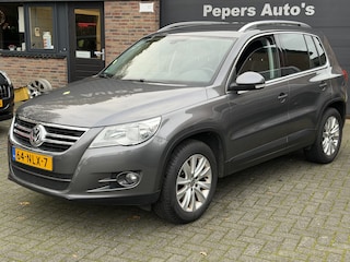 Volkswagen Tiguan 1.4 TSI Sport&Style Clima trekhaak dakrail netjes onderhouden .