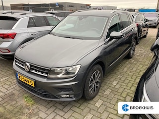 Volkswagen Tiguan 1.5 TSI Comfortline Business 130pk | Trekhaak | Camera achter | Park assist | Adaptief cruise control | Navigatie | App connect | 17"LMV