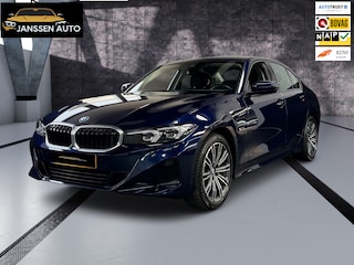 BMW 320e LCI |Facelift | Widescreen | 2 sets velgen | Plug-in | NL Auto | NAP