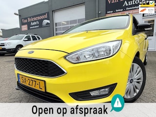 Ford Focus Wagon 1.5 TDCI Lease Edition 6 bak met trekhaak en parkeersensoren en navigatie en bluetooth telefoon en cruise control