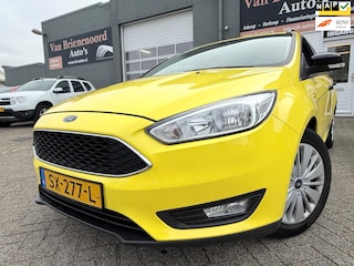 Ford Focus Wagon 1.5 TDCI Lease Edition 6 bak met trekhaak en parkeersensoren en navigatie en bluetooth telefoon en cruise control