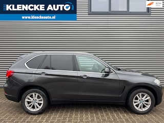 BMW X5 XDrive30d 6-cilinder 259PK Leer AWD 4x4 Xenon Trekhaak GRIJS KENTEKEN 18inch Stoelverwarming