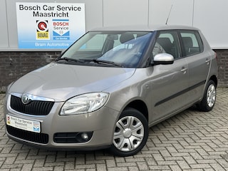 Skoda Fabia 1.6-16V Ambiente | Automaat | Zeer weinig kilometers | Airco | Interesse, Proefrit? Bel of app met: 06-24 28 28 42