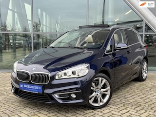 BMW 2-serie Tourer 220i Luxury 192pk Automaat / Panoramadak / Trekhaak / Hu Display