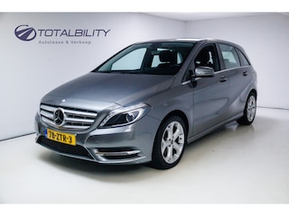 Mercedes-Benz B-klasse 180 Ambition automaat | Navigatie | Trekhaak | Parkeersensoren V+A | All season banden | 17"LMV, Airco, Cruise control