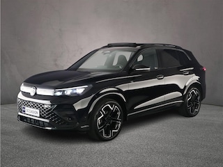 Volkswagen Tiguan R-Line Edition 1.5 eTSI 150pk DSG Automaat Trekhaak, Panoramadak, Black Style, Adaptive cruise control, Elektrische achterklep, 360 camera, Achteruitrijcamera