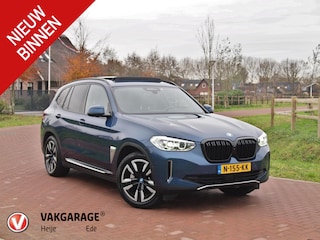BMW iX3 Executive 80 kWh | Panoramadak | Sfeerverlichting | Camera | Apple Carplay | NL-Auto |