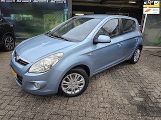 Hyundai i20 1.2i DynamicVersion | NIEUWE APK | AIRCO | 12MND GARANTIE | ELEC RAMEN |