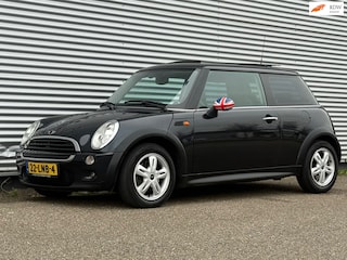 Mini Cooper 1.6 Salt, APK, Panoramadak – PDC – Cruise – 15" Lichtmetaal
