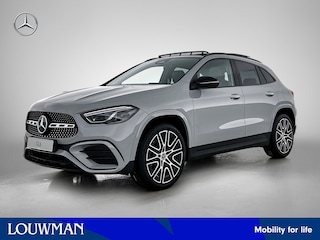 Mercedes-Benz GLA 250 e Business Solution AMG | AMG Line Plus pakket | Panoramaschuifdak | Trekhaak | GUARD 360 ° Vehicle protection Plus | Head-up display | Memorypakket | Nightpakket | 360°-camera |