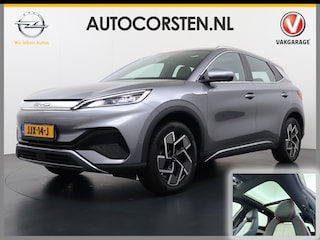 BYD Atto 3 62kWh Design SOH 98% Pano-dak Leer+Elektr.Verst. Warmtepomp Adaptieve Cruise 360°Camera Apple Carplay Android Auto Elektr.Achterklep Design Verkeersbord detectie WiFi DAB Led Rijstrooksensor Keyless Smartphone Entry Fabrieksgarantie tot 13-12-2028/150.000km Garantie op de LFP Accu tot 12-12-2030/200.000km €44.000,- Nieuw!