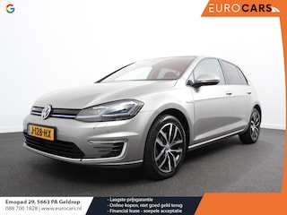Volkswagen Golf Edition Navigatie  Climate Control  Adaptive Cruise Control  Camera  Parkeer sensoren  17" Lichtmetalen Velgen