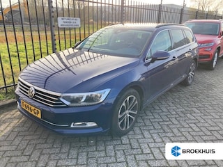 Volkswagen Passat Variant 1.5 TSI Highline 150pk DSG/AUTO | Dodehoekdetectie | Trekhaak | Navigatie | Stoelverwarming | Park assist | Adaptief cruise control | Privacy glass | 17"LMV