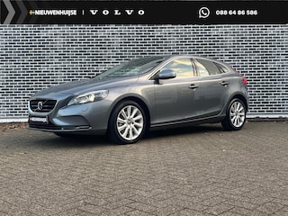 Volvo V40 1.5 T3 Nordic+ | Automaat | Trekhaak | Bi-xenon koplampen | Navigatie | 17" velgen | Stoelverwarming | Climate control | Voorruitverwarming | Parkeersensoren achter | Standkachel | Volvo On Call |