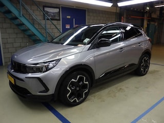 Opel Grandland 1.2 Turbo Ultimate 130pk | LED-Matrix | Stuur/Stoelverwarming | Navigatie | Elektr. Achterklep | Voorruitverwarming | Keyless-Entry | !!