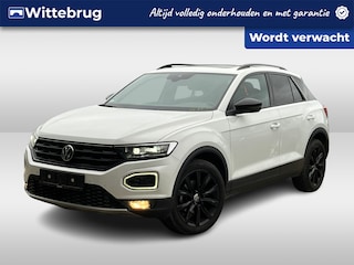 Volkswagen T-Roc 1.5 TSI 150pk Sport Black Style DSG AUTOMAAT / Panorama dak / Navigatie / LM 18 inch / Camera / Parkeersensoren / Elektr klep