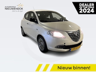 Lancia Ypsilon 1.2 Platinum CLIMATE CONTROLE / LICHT METALEN VELGEN / LEDEREN BEKLEDING / PARKEERSENSOREN