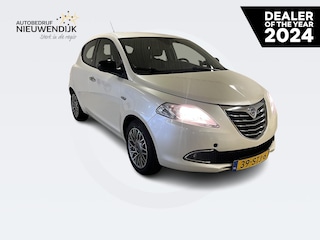 Lancia Ypsilon 1.2 Platinum CLIMATE CONTROLE / LICHT METALEN VELGEN / LEDEREN BEKLEDING / PARKEERSENSOREN