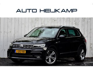 Volkswagen Tiguan 1.5 TSI ACT Highline Business R | Pano-dak | Trekhaak | NL-Auto |