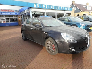 Alfa Romeo Giulietta 1.4 Turbo MultiAir 170 Super TCT AUTOMAAT+PANORAMADAK+LEER+18"-LM