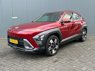 Hyundai Kona 1.6 GDI 141pk HEV Comfort Smart | Camera | Draadloos carplay | Climate control | Adaptive cruise control | Dodehoekdetectie | Elektrische achterklep | Full Led koplampen | 18'' velgen | Stuurverwarming | Stoelverwarming