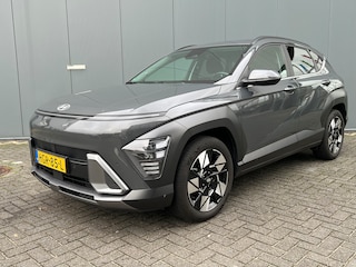 Hyundai Kona 1.6 GDI 141pk HEV Comfort Smart | Camera | Draadloos carplay | Climate control | Adaptive cruise control | Dodehoekdetectie | Elektrische achterklep | Full Led koplampen | 18'' velgen | Stuurverwarming | Stoelverwarming