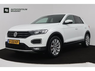 Volkswagen T-Roc 1.5 TSI Sport Automaat (NAVI, TREKHAAK, STOELVERWARMING, CAMERA, LED)