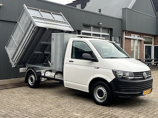 Volkswagen Transporter 2.0 TDI L2H1 150pk Pick-up Kipper open laadbak Airco Cruise controle Trekhaak 2500kg trekgewicht 1e eigenaar 3-Persoons Kieper Gereedschapskist P-up Doka Pritsche Ahk 2500kg Euro 6