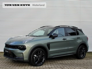 Lynk & Co 01 1.5 More Automaat / Panoramadak / Privacy Glass / Mineral Green metallic / 20" velgen