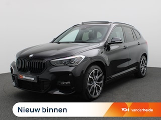 BMW X1 xDrive25e eDrive Edition 220PK Aut. SOH 88%, Pano-Schuifdak, M-Sport, Head-Up Display, Alarm, Trekhaak, 18" LM Velgen, Lederen Bekleding, Achteruitrijcamera, Stoelverwarming